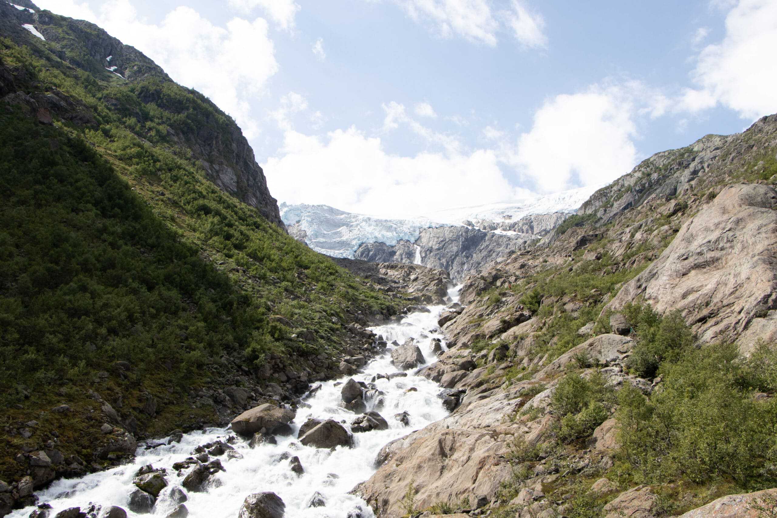 Berglandschaft Buarbreen Wanderung im Sommer - Norwegen Roadtrip