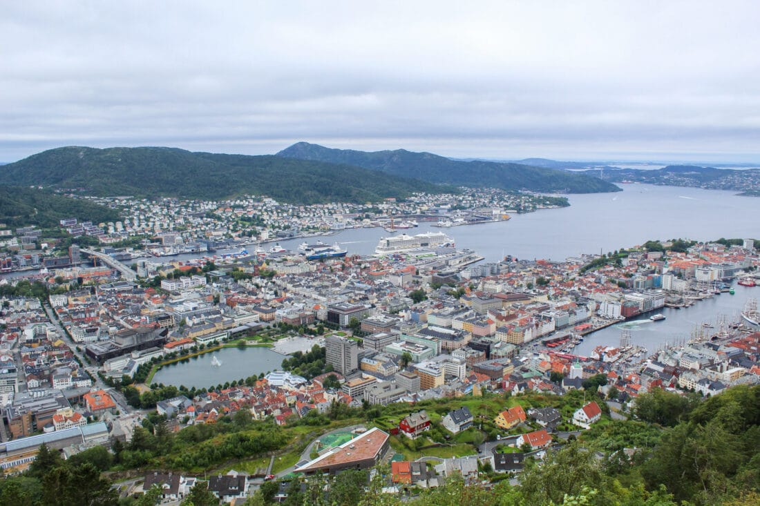 Bergen Sehenswuerdigkeiten Aussicht vom Berg Floyen