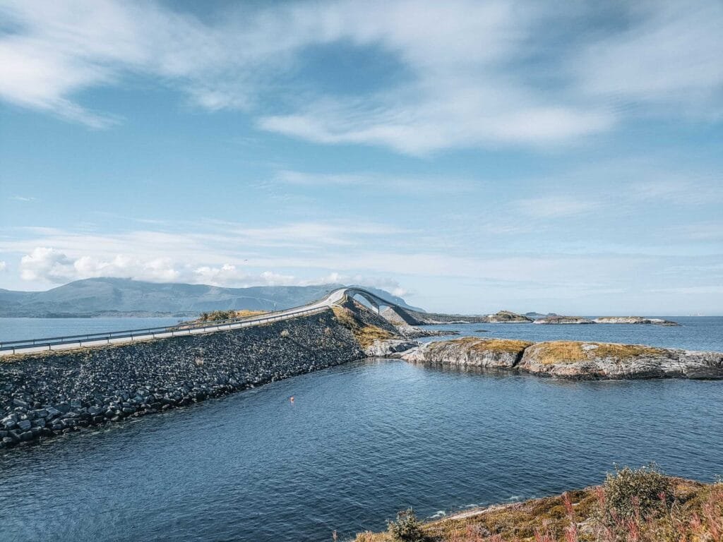 Atemberaubende Atlantikstrasse Küstenlandschaft - Norwegen Roadtrip