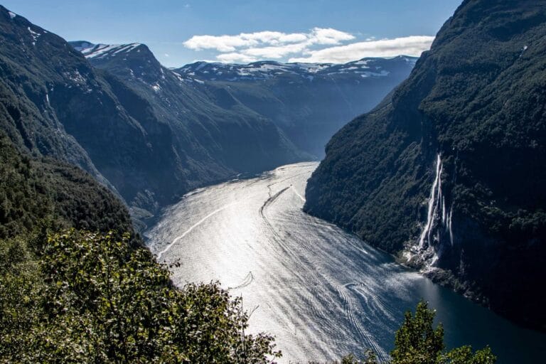 Spektakuläre Aussicht auf Geirangerfjord - Norwegen Roadtrip