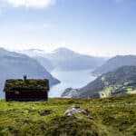 Mefjellet Wanderung - Blick auf Fjordlandschaft - Norwegen Roadtrip Reiseziele im Herbst