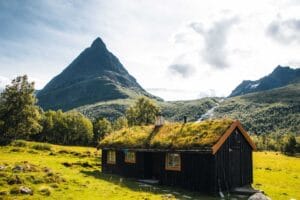 Traditionelles Haus im Innerdalen Tal entdecken - Norwegen Roadtrip