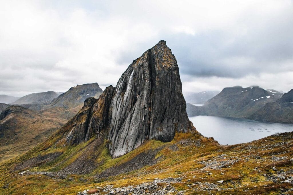 Majestätischer Segla Bergblick in Norwegen - Norwegen Roadtrip
