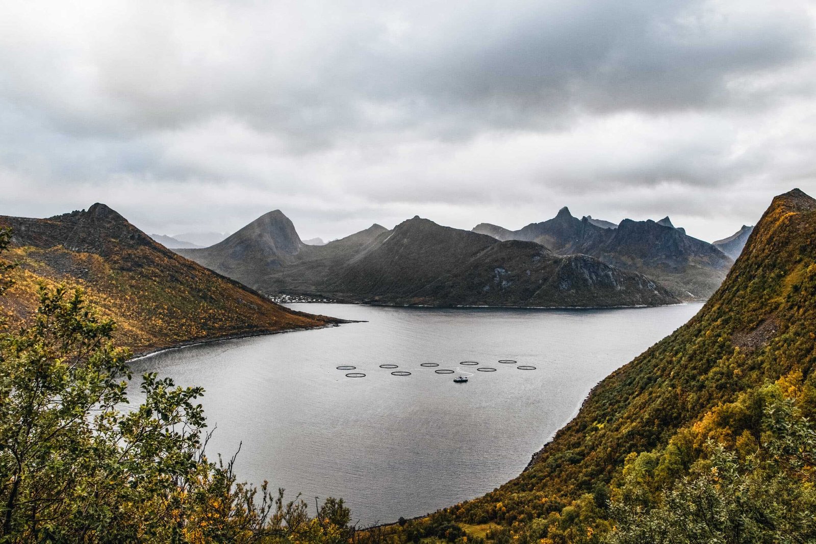 Atemberaubende Landschaft auf Senja Insel - Norwegen Roadtrip
