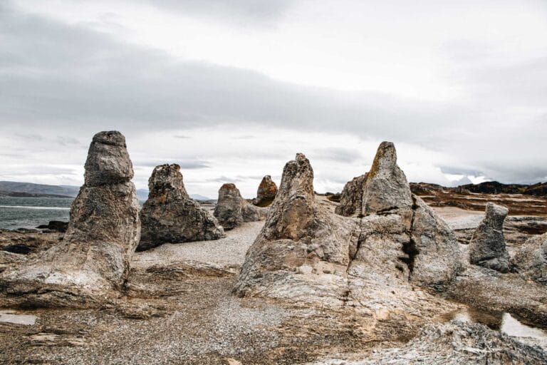Einzigartige Felsformationen in Trollholmsund entdecken - Norwegen Roadtrip