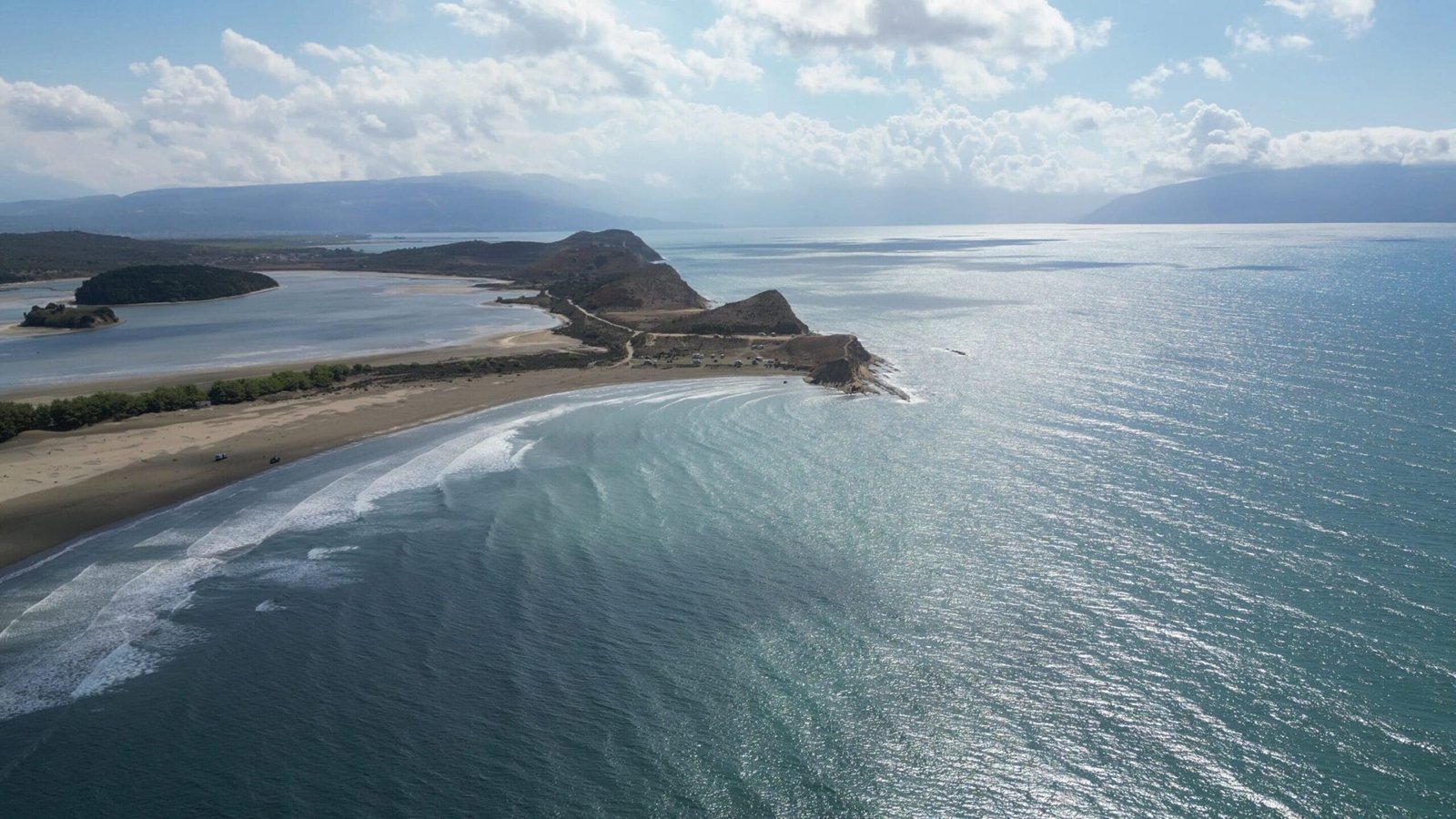 Küstenansicht von Dalan Beach – Balkan Roadtrip
