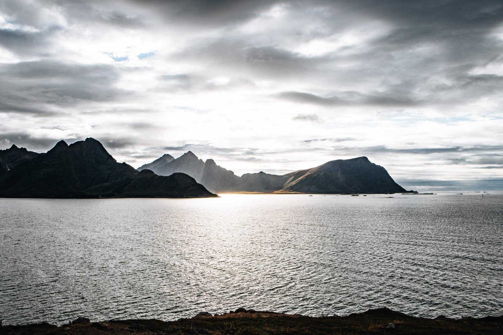Sonnenuntergang über Vesterålen Landschaft - Norwegen Roadtrip