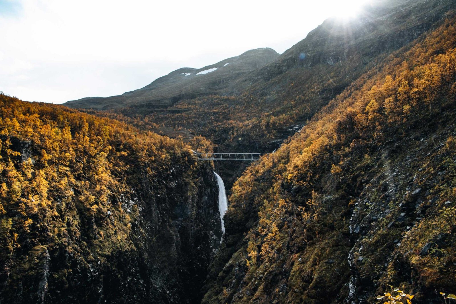 Herbstlandschaft bei Gorsa Brücke - Norwegen Roadtrip