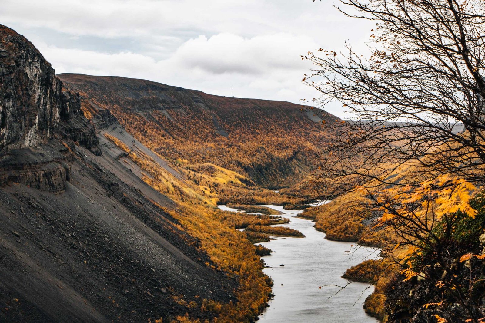 Herbstlandschaft im Alta Canyon erleben - Norwegen Roadtrip