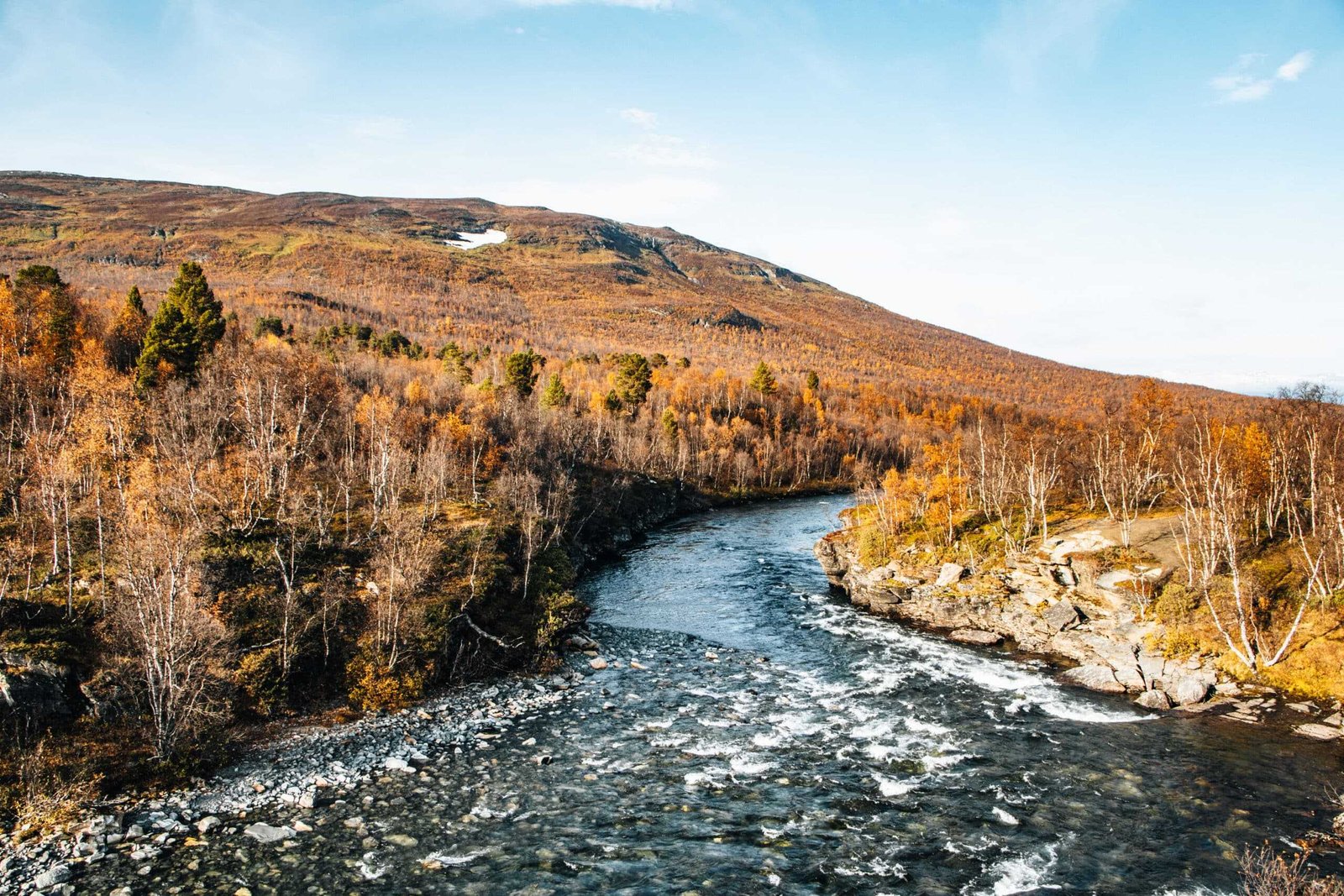 Abisko Nationalpark Herbstlandschaft Fluss Berge - Schweden Roadtrip