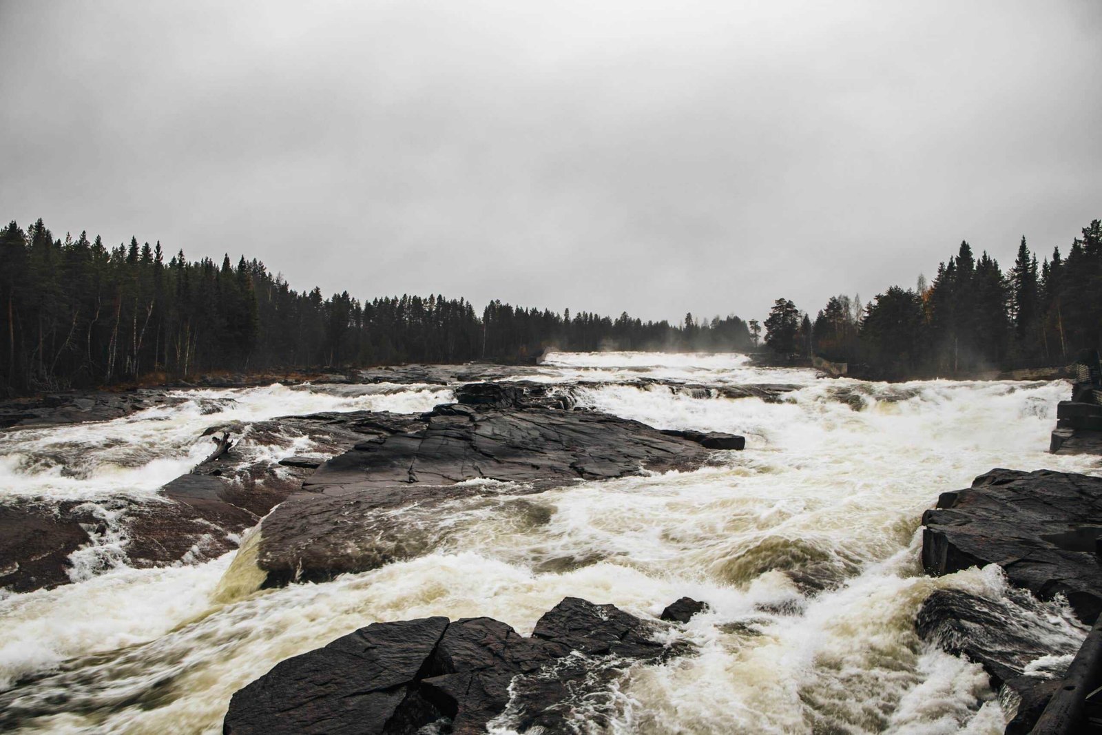 Stürmische Trollforsen Wasserfälle in Schweden entdecken - Schweden Roadtrip