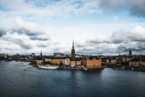 Stockholm Sehensw&uuml;rdigkeiten. Blick auf Stadt am Wasser - Schweden Roadtrip