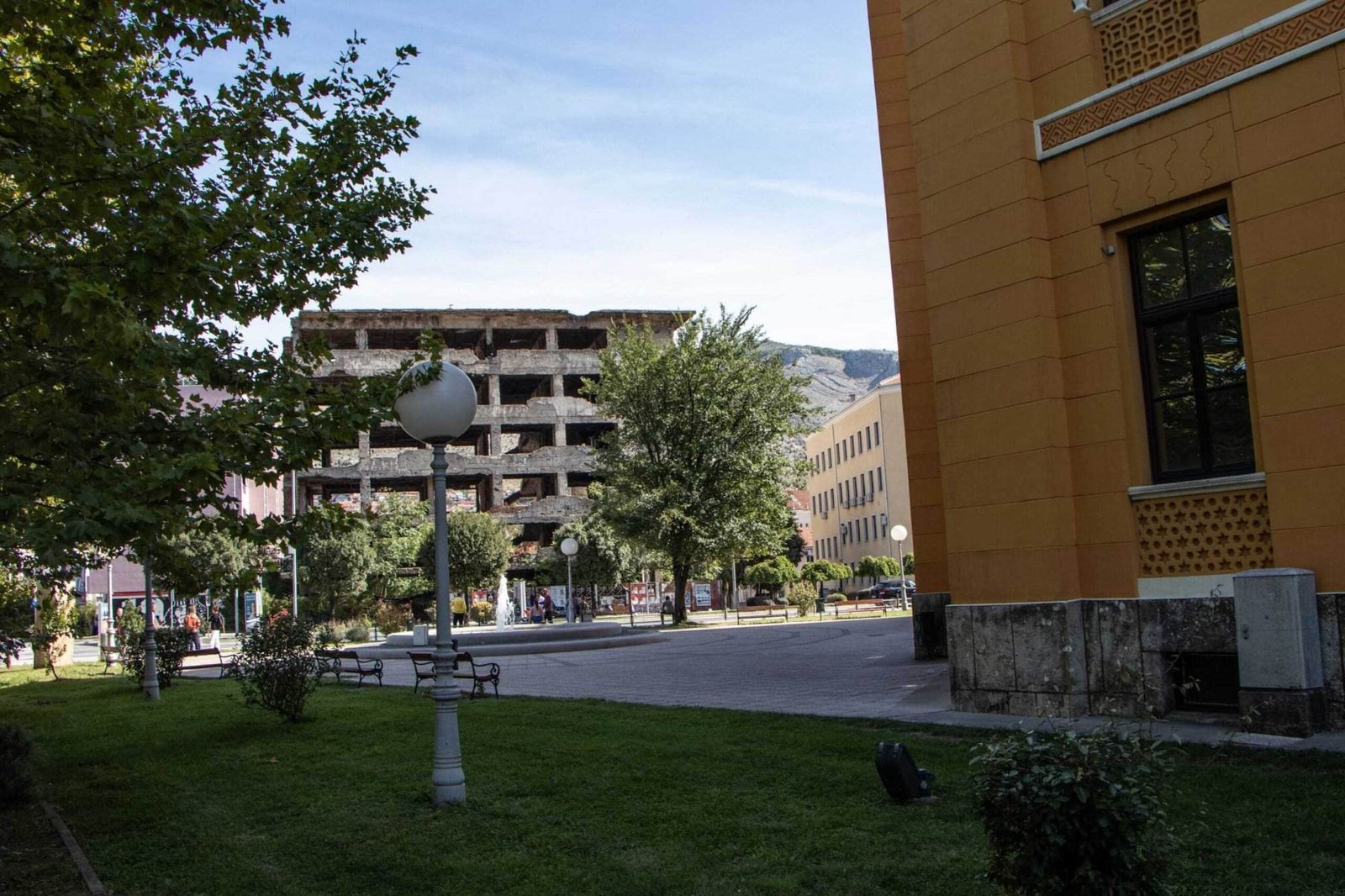 Kontraste in Mostar erkunden - Balkan Roadtrip