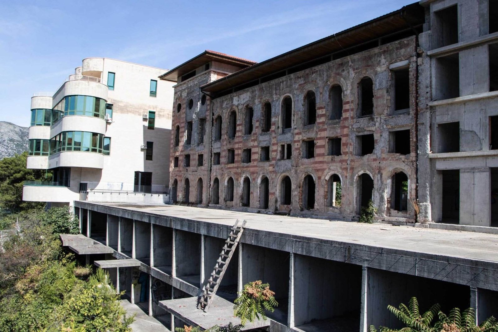 Verlassene Gebäude in Mostar entdecken - Balkan Roadtrip