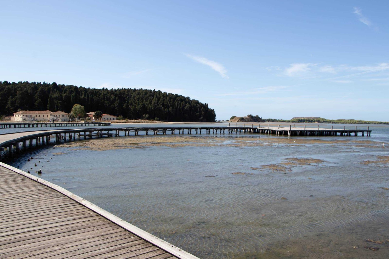 St. Mary’s Monastery Brücke und Landschaft – Balkan Roadtrip