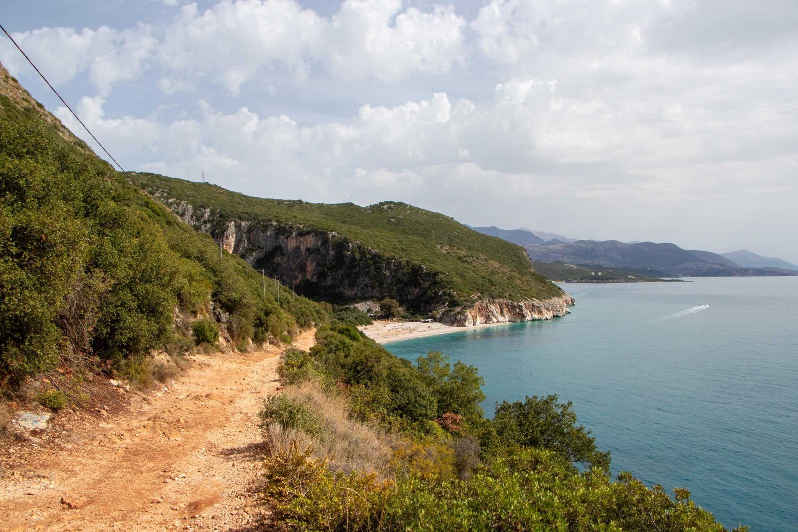 Wanderweg zum malerischen Gjipe Beach – Balkan Roadtrip