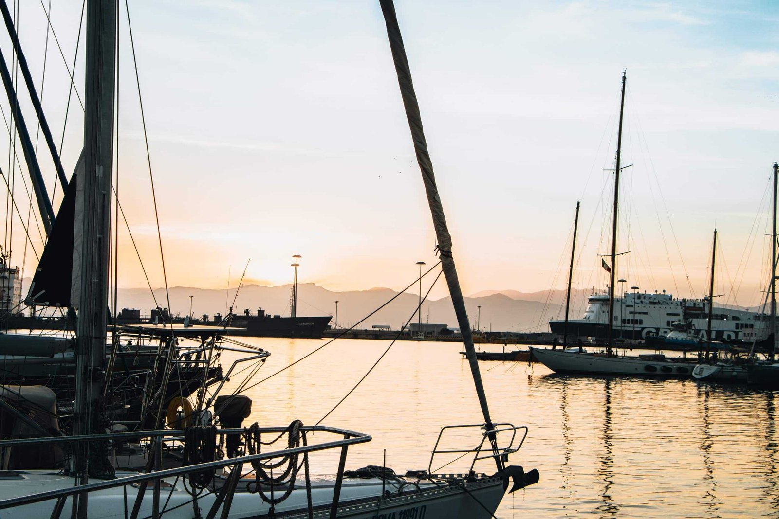 Sonnenuntergang in Cagliari Hafenansicht - Sardinien Rundreise