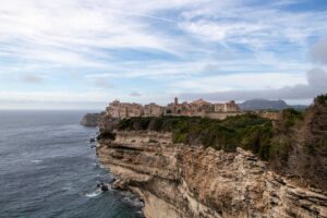 Klippenstadt Bonifacio mit Meerblick - Korsika Rundreise, Reiseziele im Januar