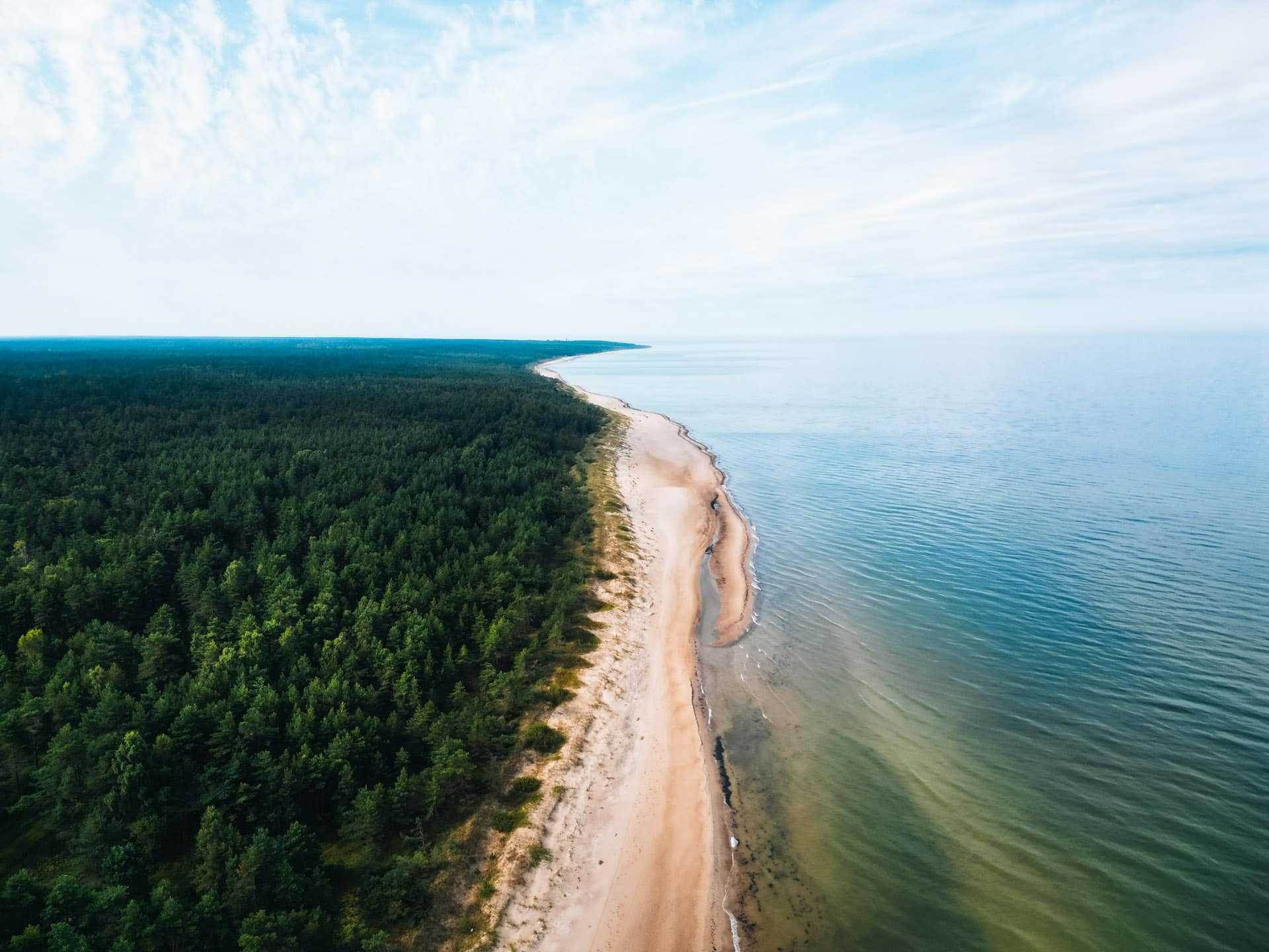 Luftaufnahme Küste in Lettland - Baltikum Rundreise