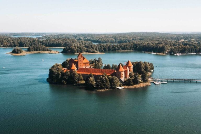 Luftaufnahme der Trakai Burg - Baltikum Rundreise