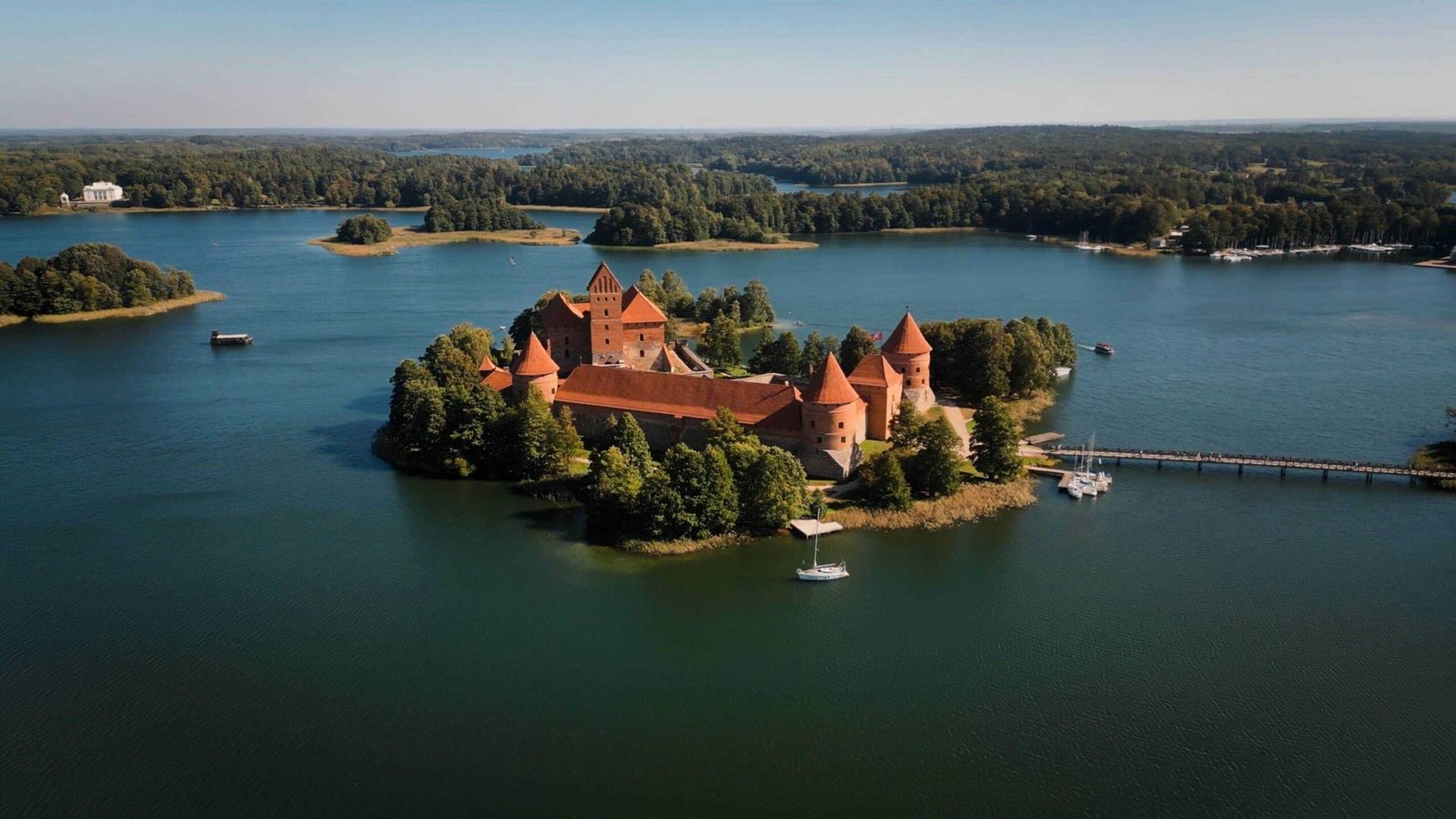 Trakai Burg von oben in Litauen entdecken - Baltikum Rundreise
