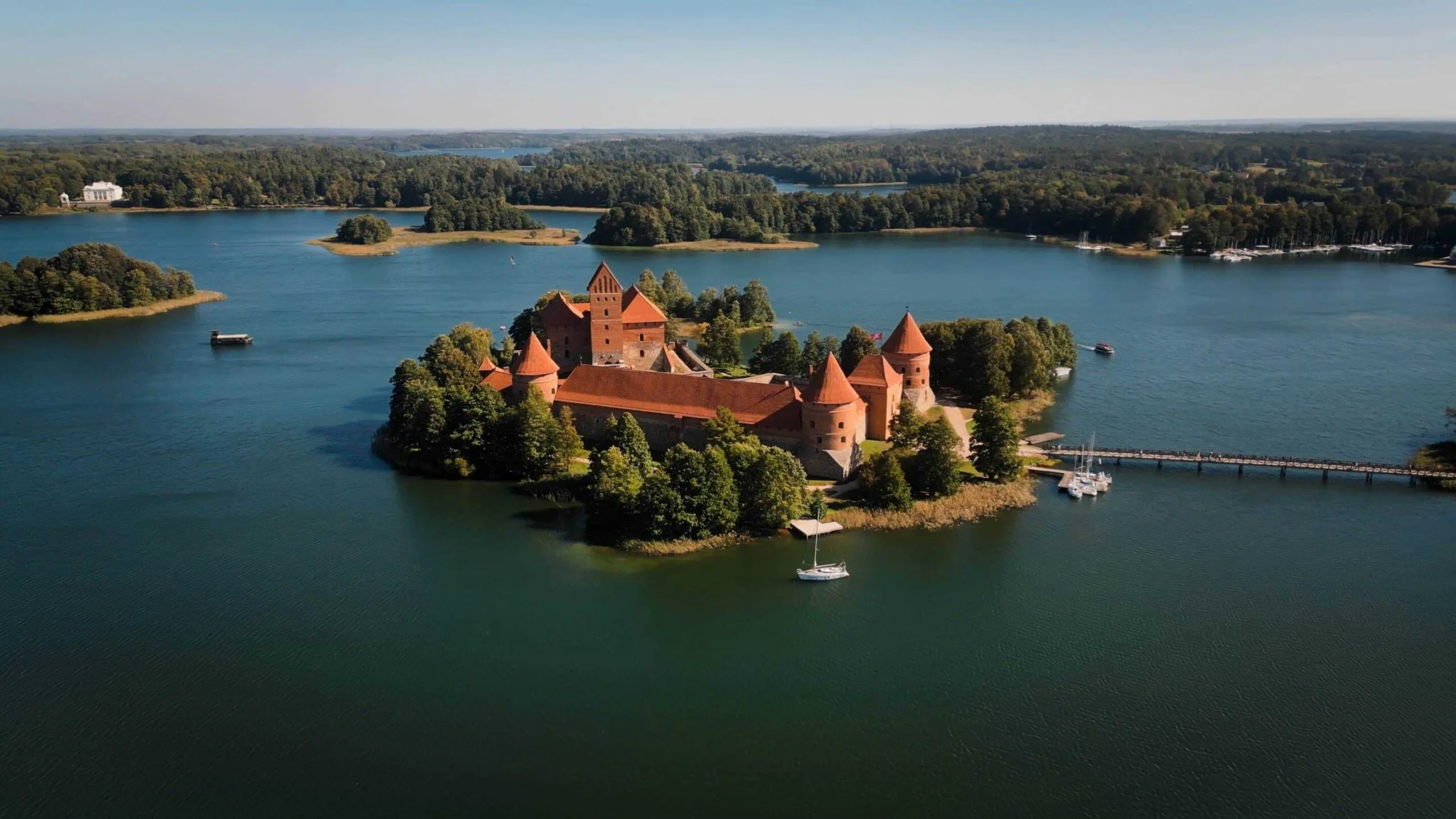 Trakai Burg von oben in Litauen entdecken - Baltikum Rundreise
