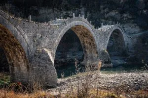 Steinbr&uuml;cken von Epirus Reiseziele im Juli