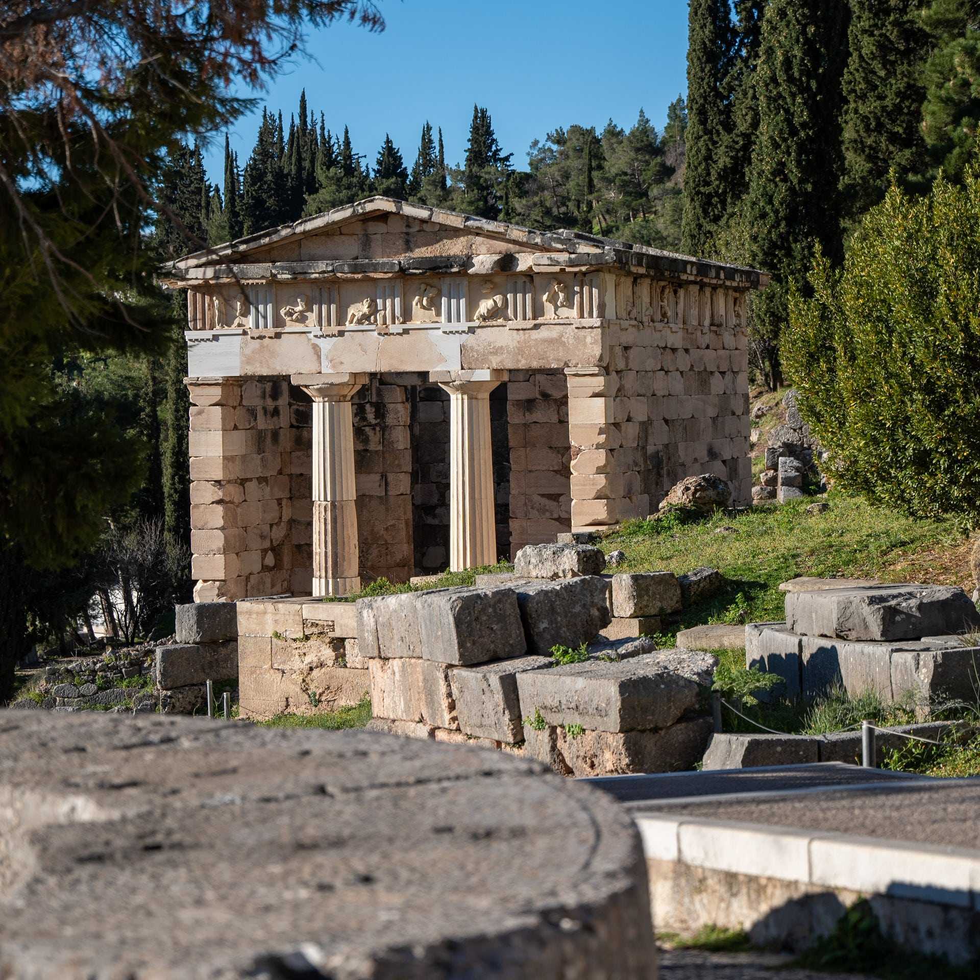 Schatzkammer in Delphi - Griechenland Rundreise