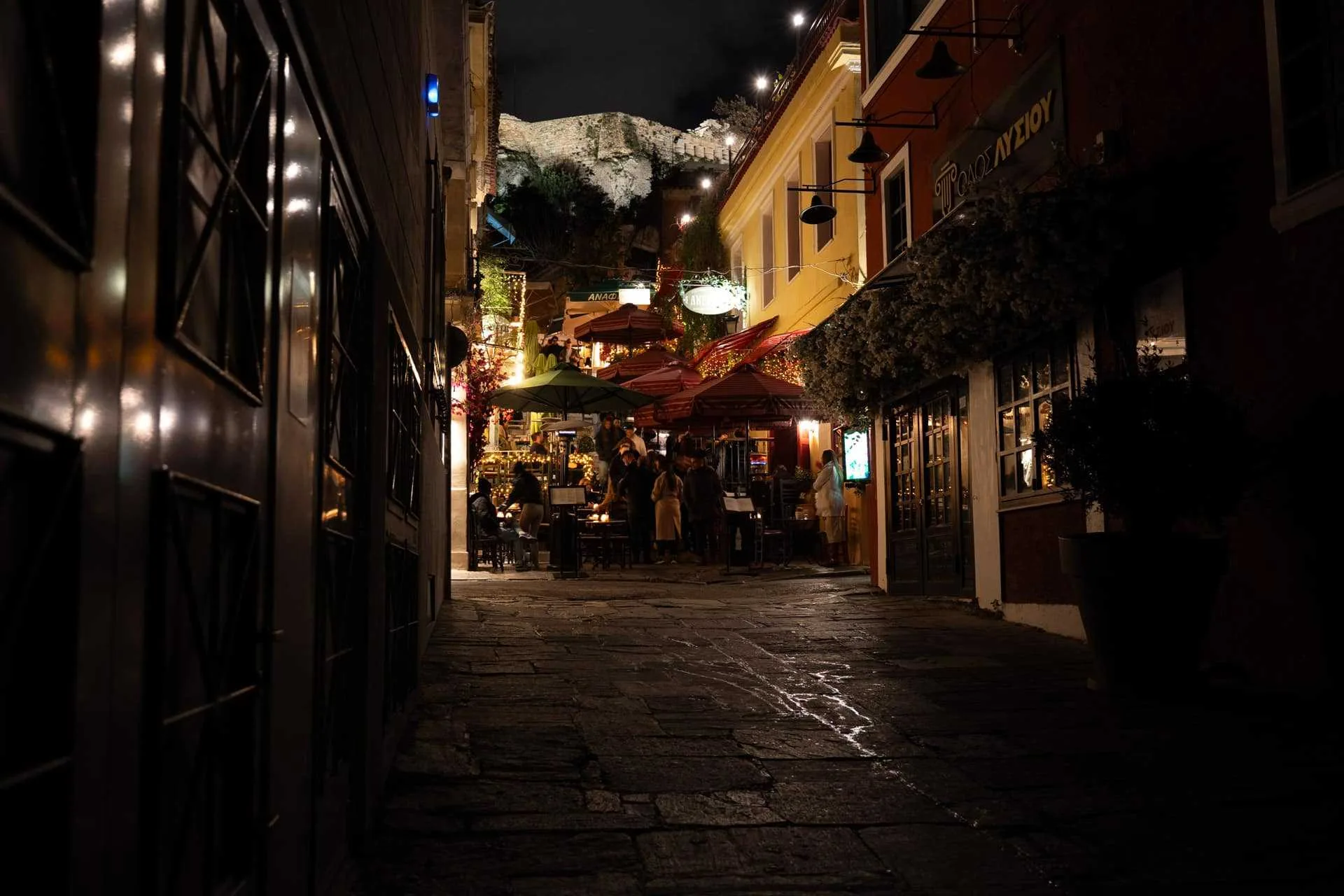 Abendlicher Spaziergang in Athen beleuchtete Gassen - Griechenland Rundreise