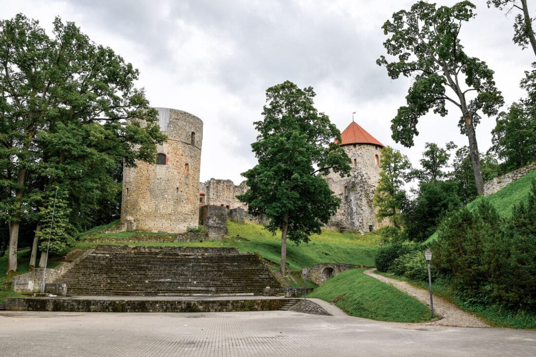 Cēsis – Mittelalterliche Burgstadt im Gauja-Tal