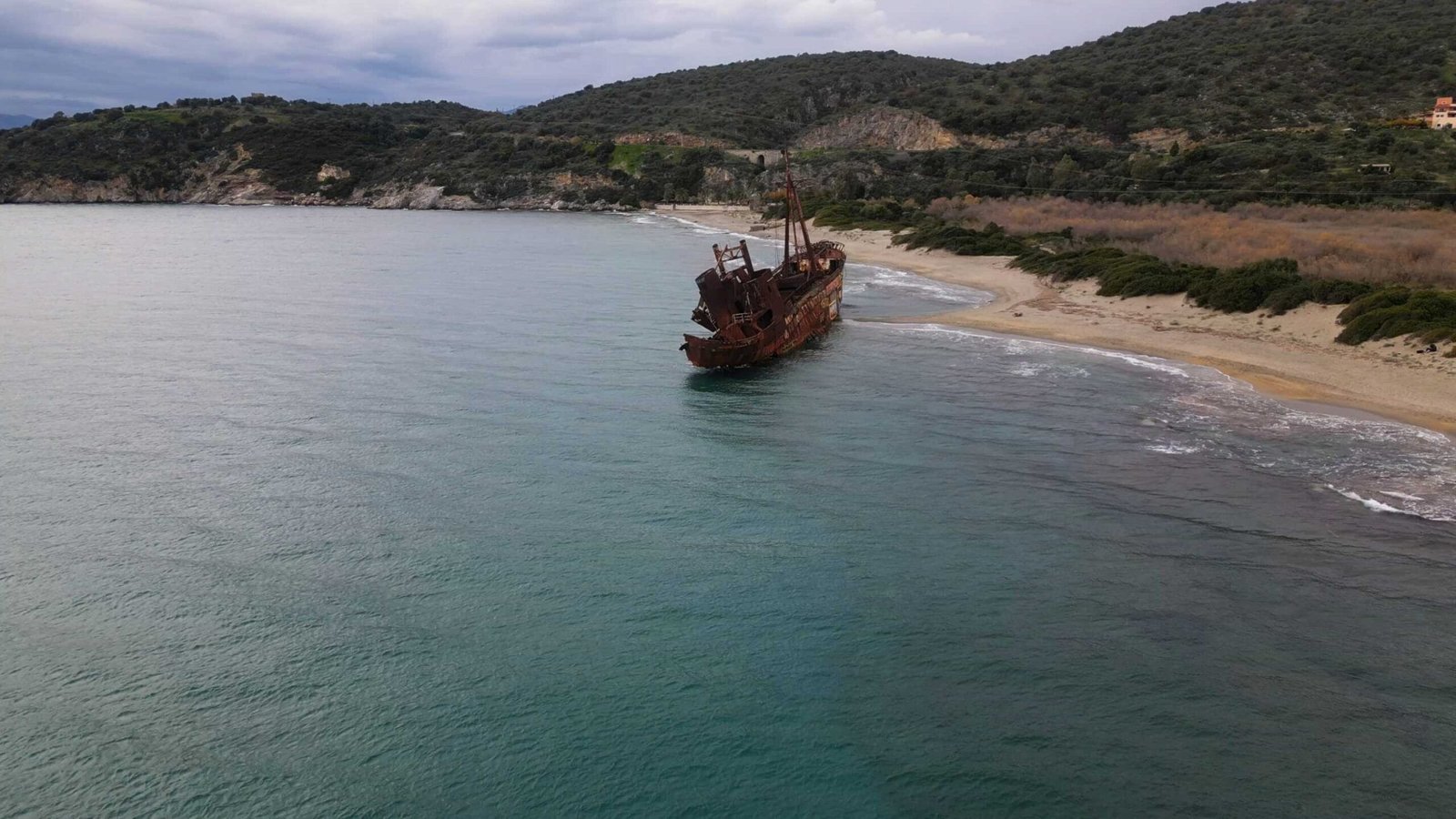 Verlassenes Dimitrios Schiffswrack am Strand – Griechenland Rundreise
