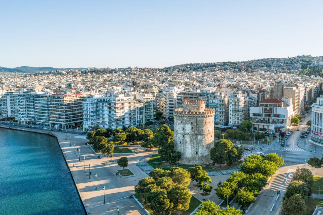 Die Uferpromenade und der Weiße Turm in Thessaloniki