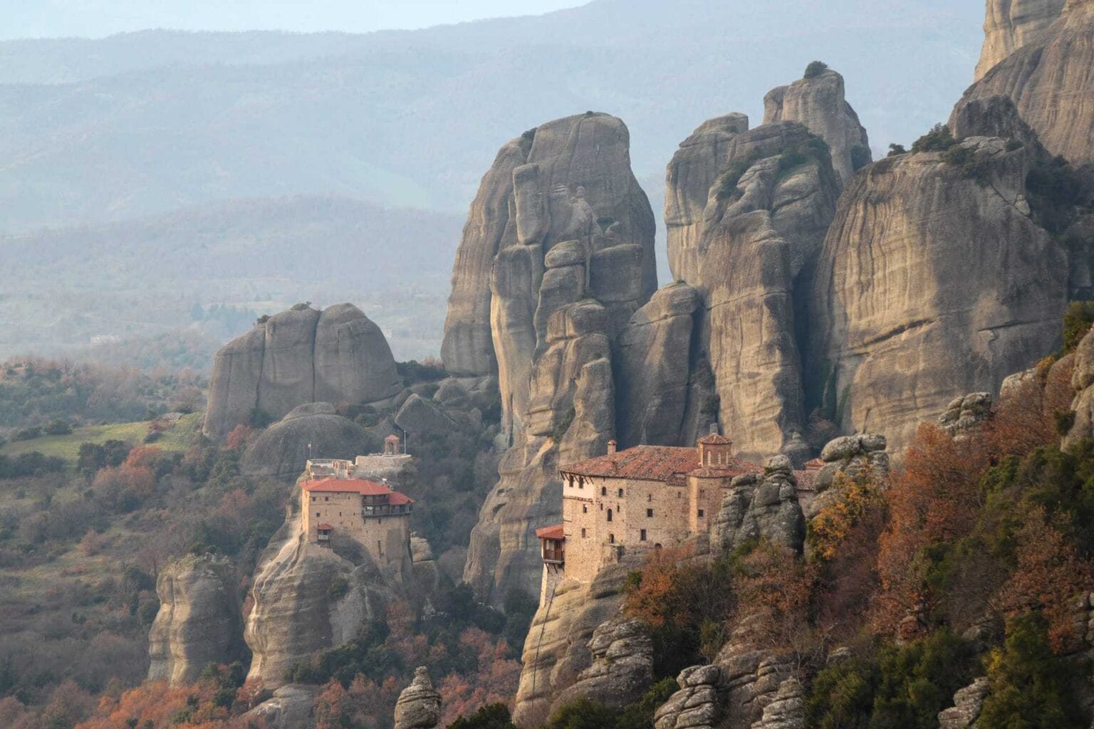 Kloster auf Klippe in Meteora - Griechenland Rundreise
