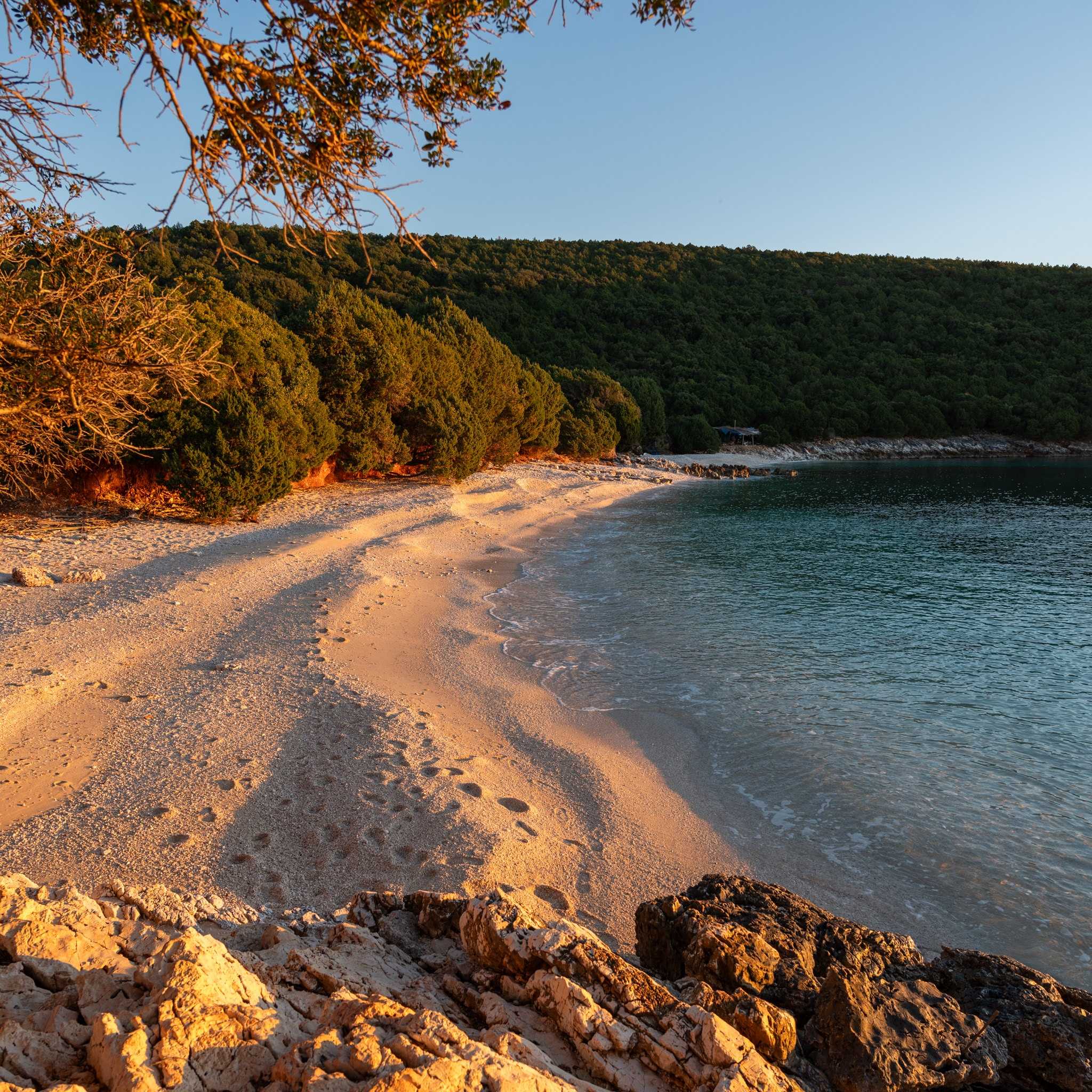 Sonnenuntergang am einsamen Sandstrand – Griechenland Rundreise