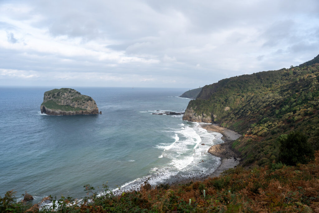 Küste rund um Gaztelugatxe