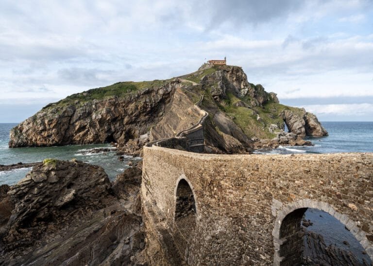 Brücke zur san juan de gaztelugatxe