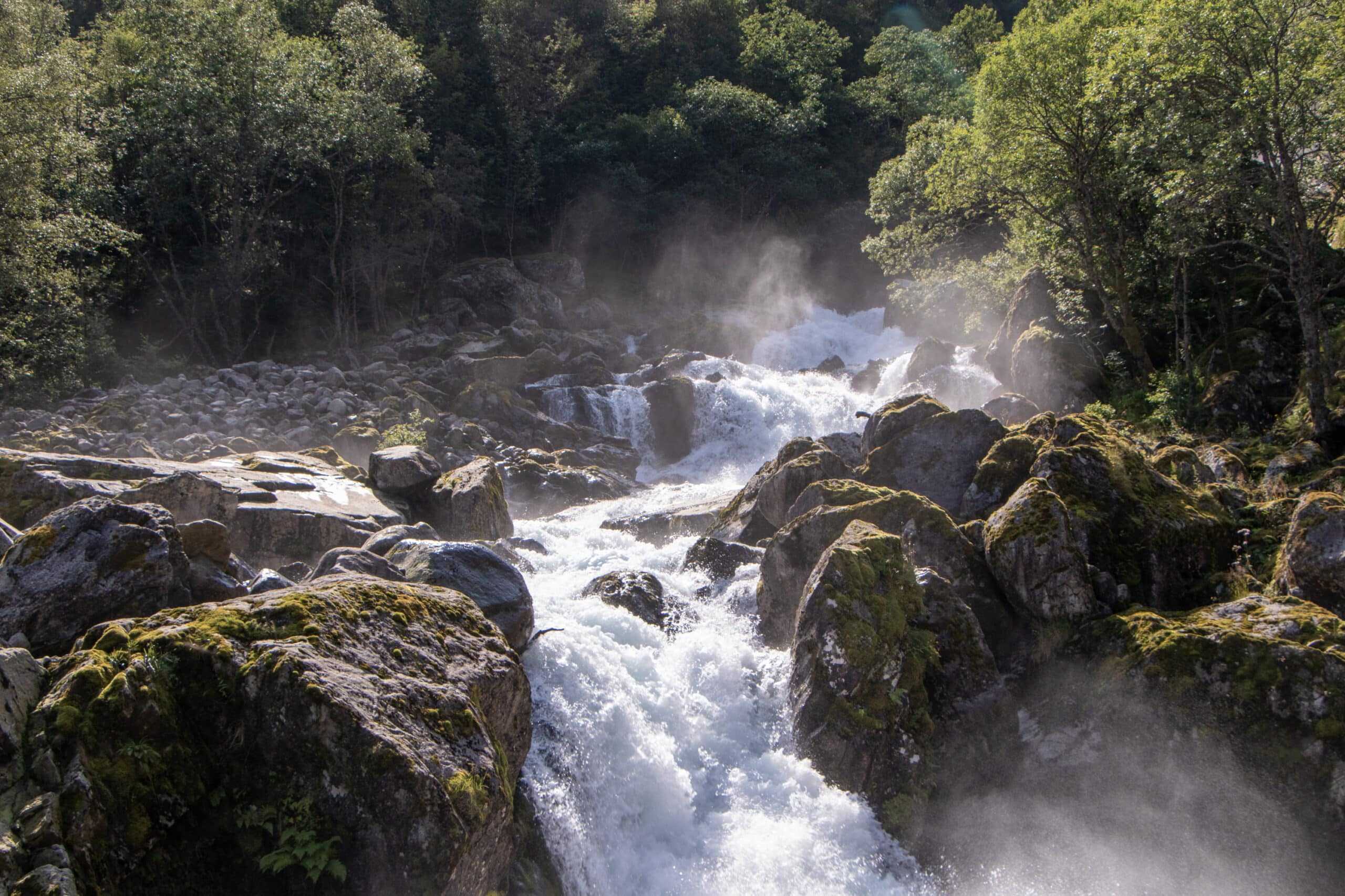 Wasserfall im Bondhusdalen Tal – Norwegen Roadtrip