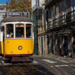 Gelbes Tram in Alfama - Lissabon Sehenswürdigkeiten