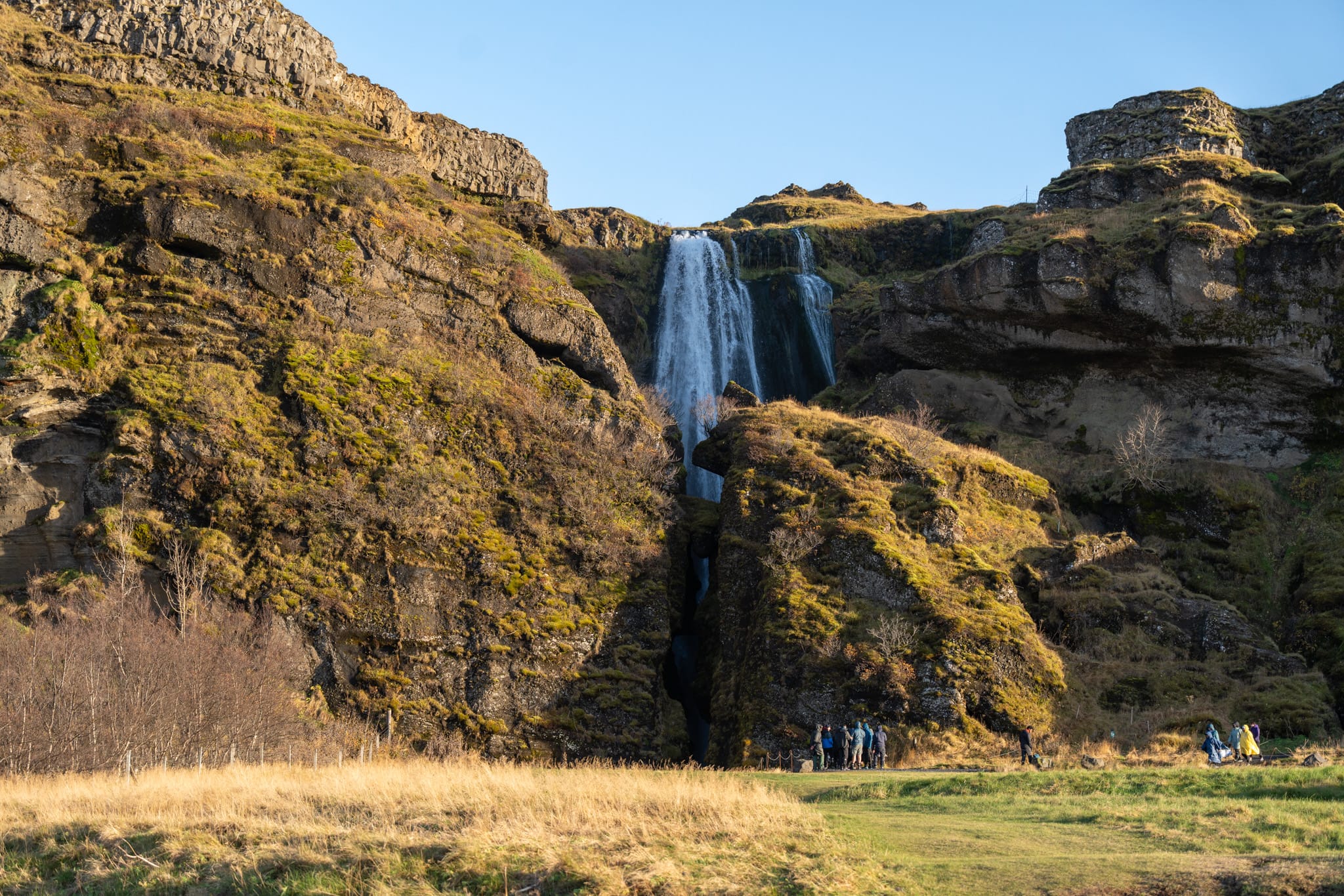 Gljúfrabúi (Gljúfurárfoss) – der versteckte Wasserfall