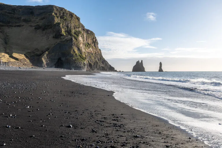 Reynisfjara Strand in Island mit Reynisdrangar
