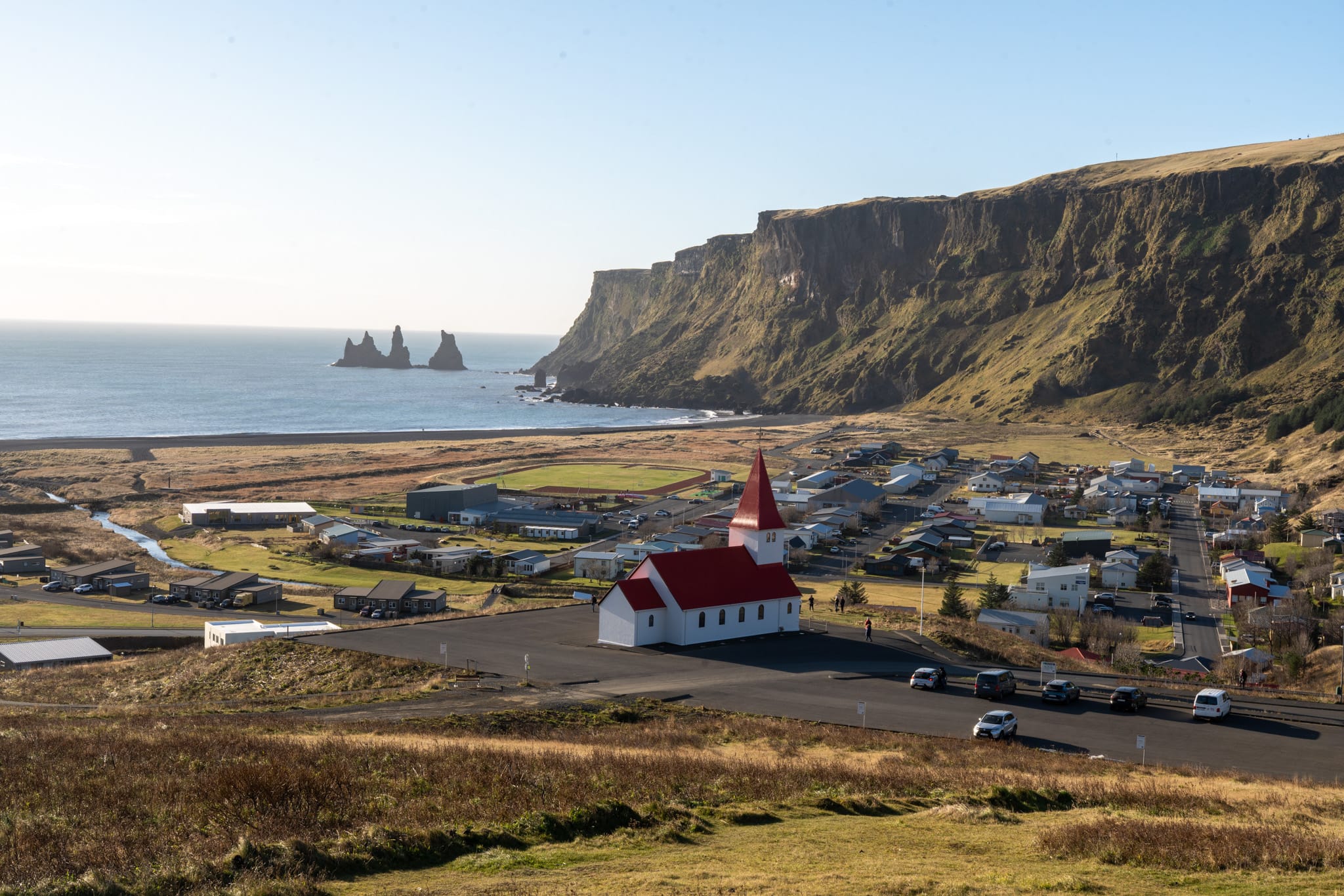 Vík í Mýrdal – Malerische Kirche mit Aussicht