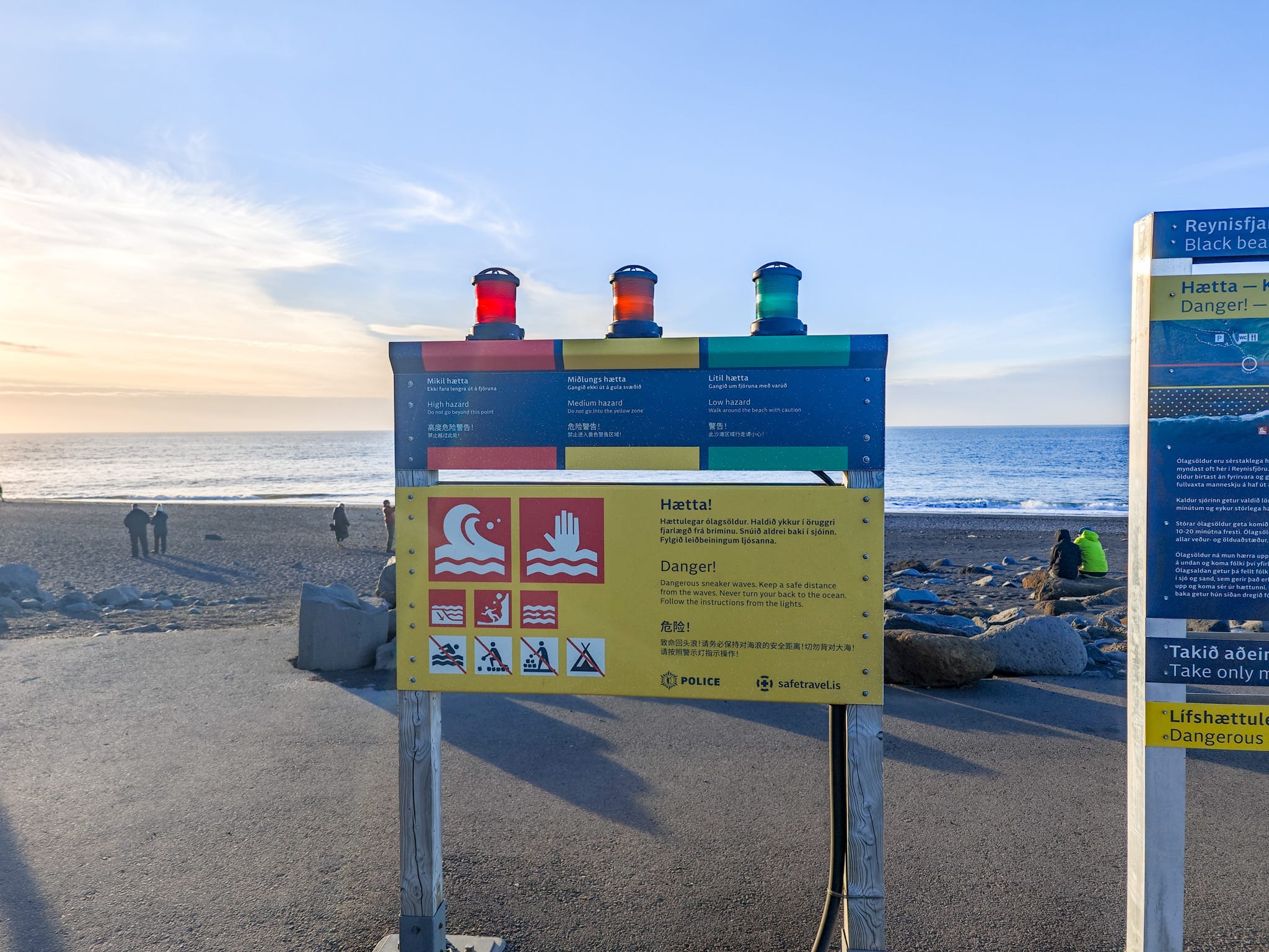 Strand von Reynisfjara Warnsystem