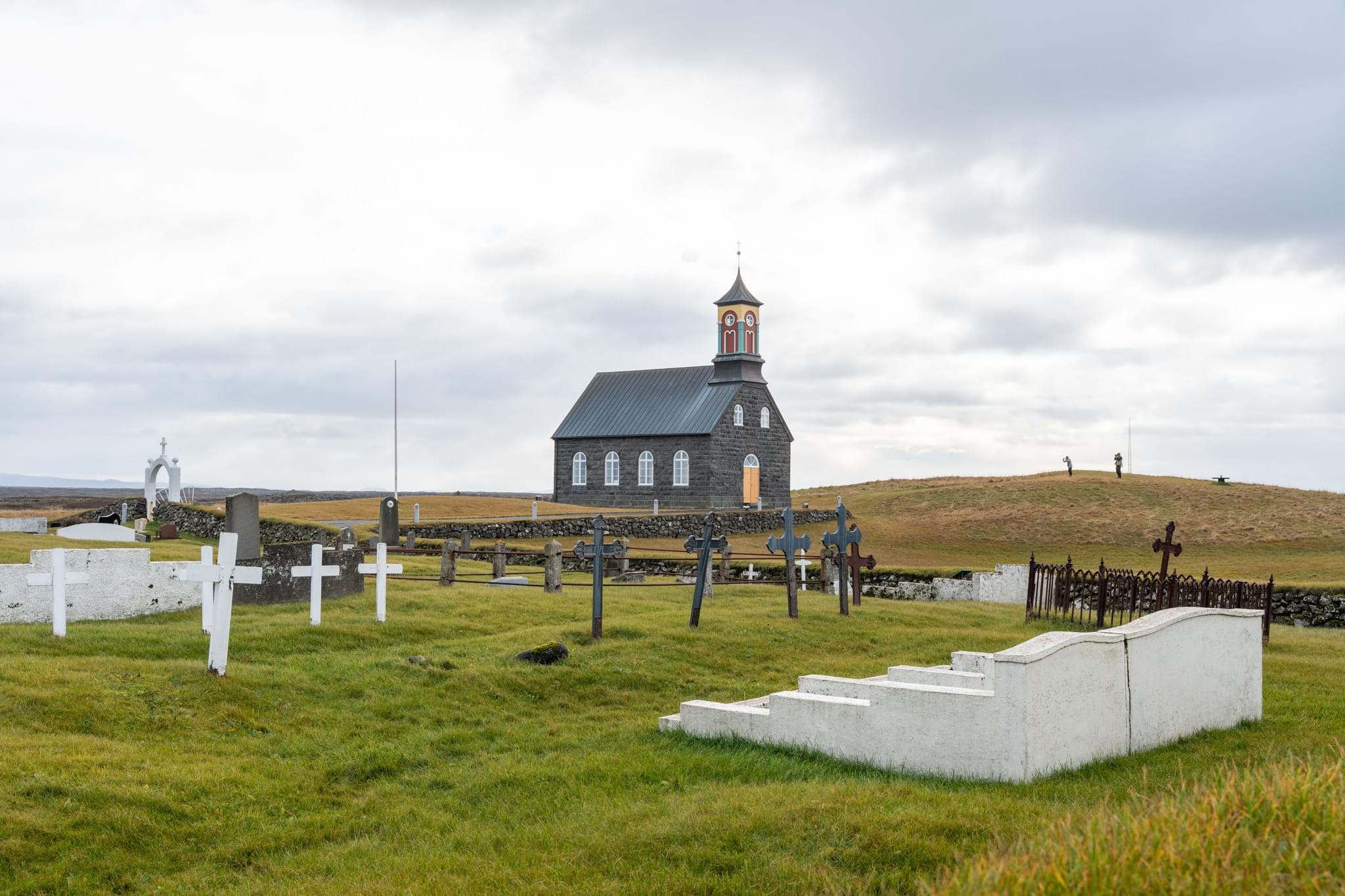 Hvalsneskirkja – schwarze Kapelle am Meer