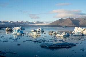 Reisekosten Island - Sonnenuntergang an der Gletscherlagune Jökulsárlón