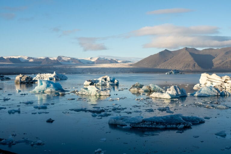 Reisekosten Island - Sonnenuntergang an der Gletscherlagune Jökulsárlón