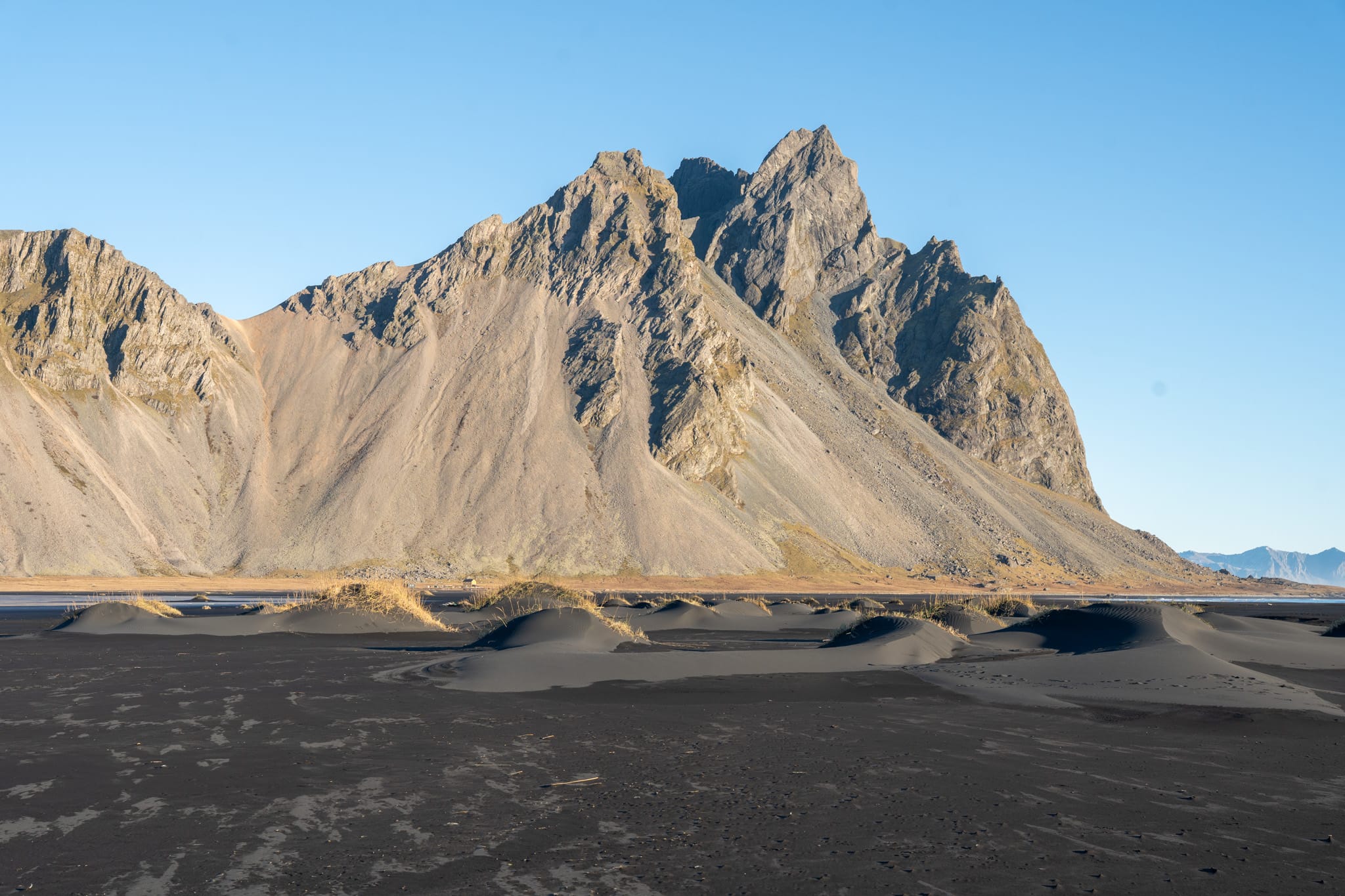 Vestrahorn mit Sanddünen - Stokksnes Island