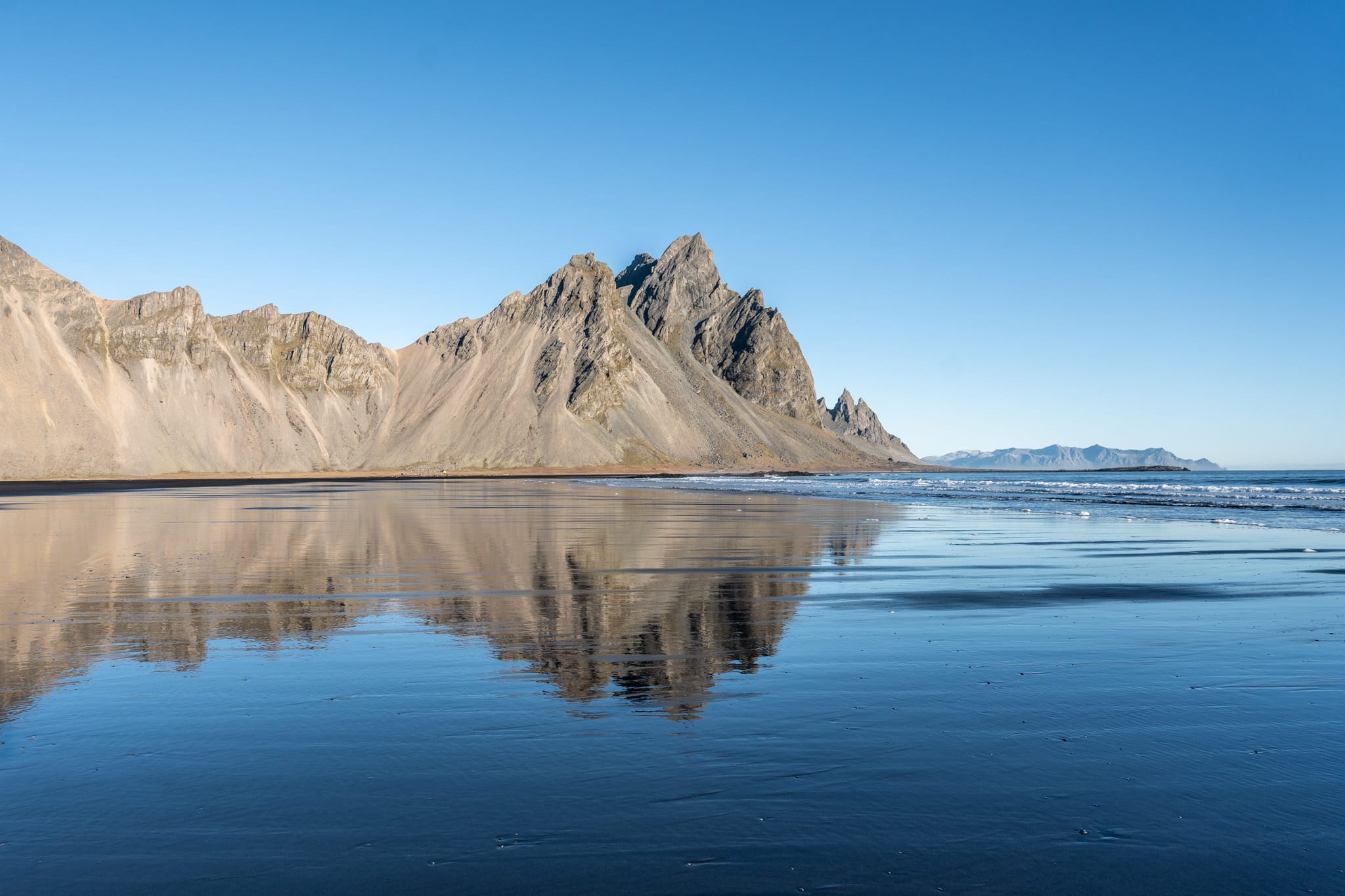 Vestrahorn mit Spiegelung - Stokksnes Island