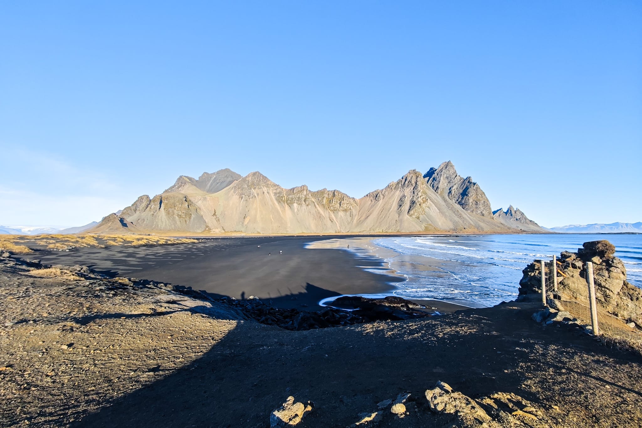 Vestrahorn mit schwarzem Strand - Stokksnes Island