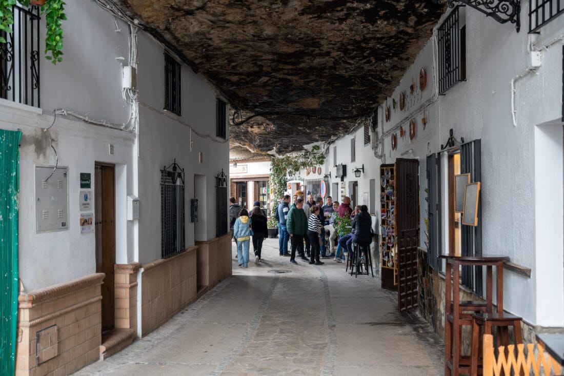 Setenil de las Bodegas - Calle Cuevas de la Sombra